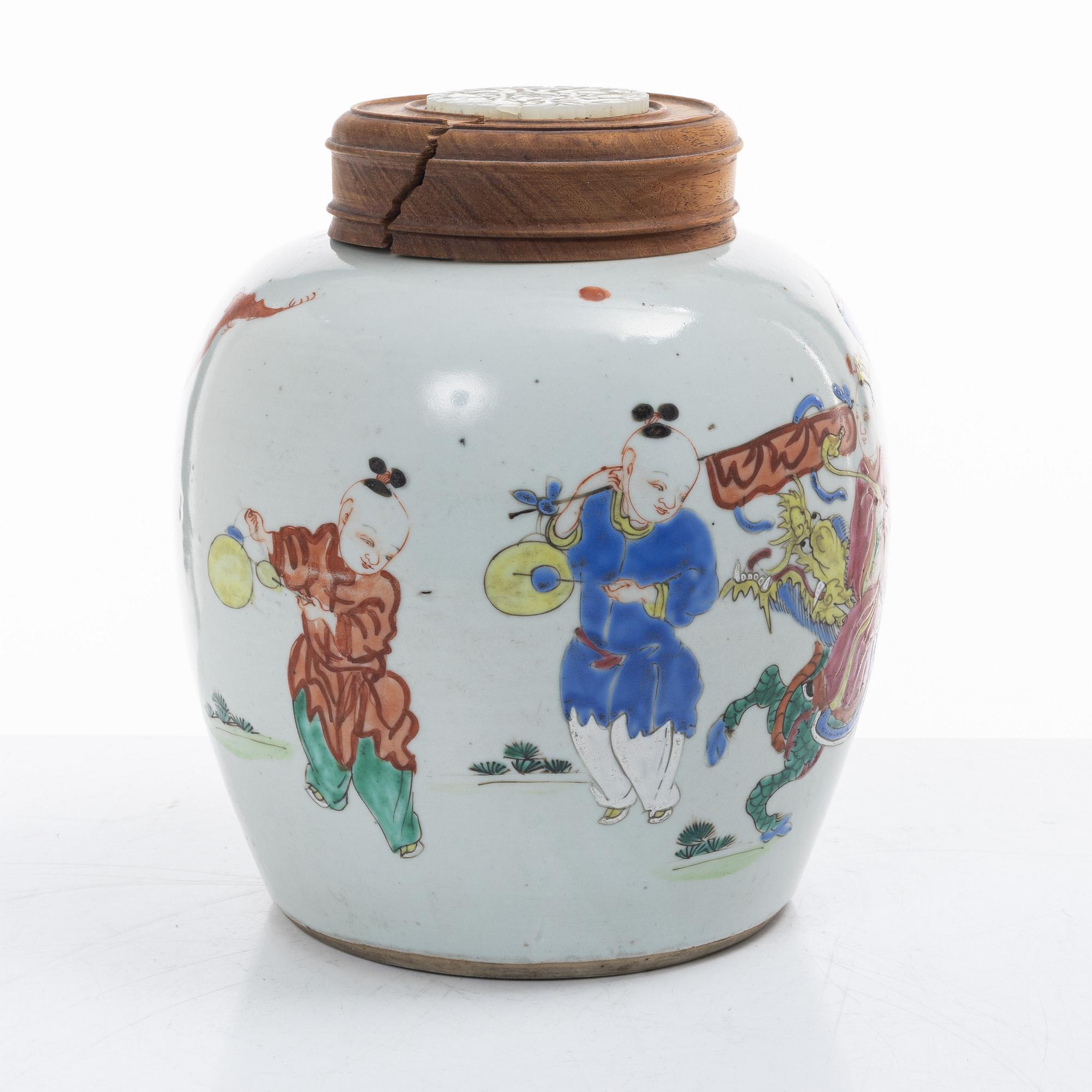 Bojan med trälock med nefrit, Kina sen Qingdynasti.