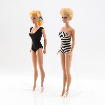 Barbie, dockor, vintage 2 st, Mattel 1960-tal med diverse kläder samt en original ask.