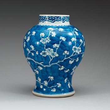 URNA, porslin. Qing dynastin, Kangxi (1662-1722).