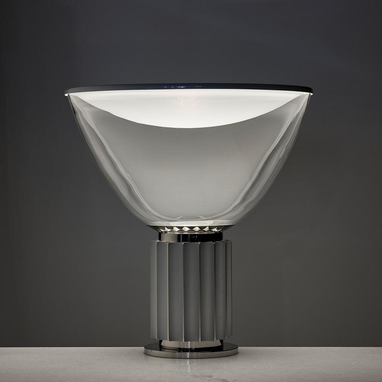 Achille Castiglioni, & Pier Giacomo Castiglioni, bordslampor 1 par, "Taccia", Flos, Italien efter 1962.