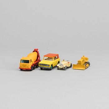 LESNEY MATCHBOX SERIES 4 st, bland annat Caterpillar Bulldozer RW 18B-1.