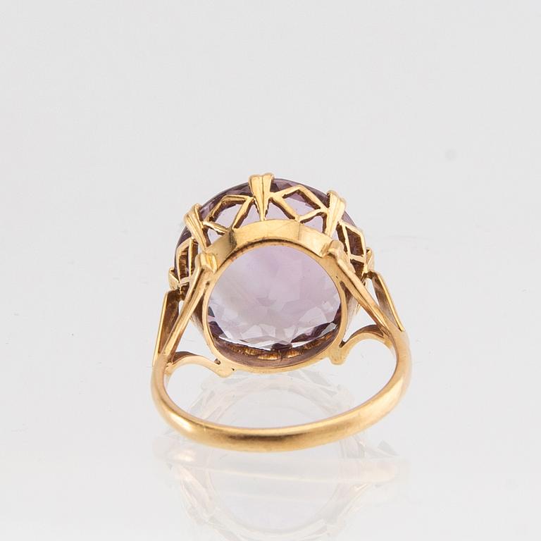 Ring 18K gold with a faceted amethyst, Heribert Engelbert Stockholm 1962.