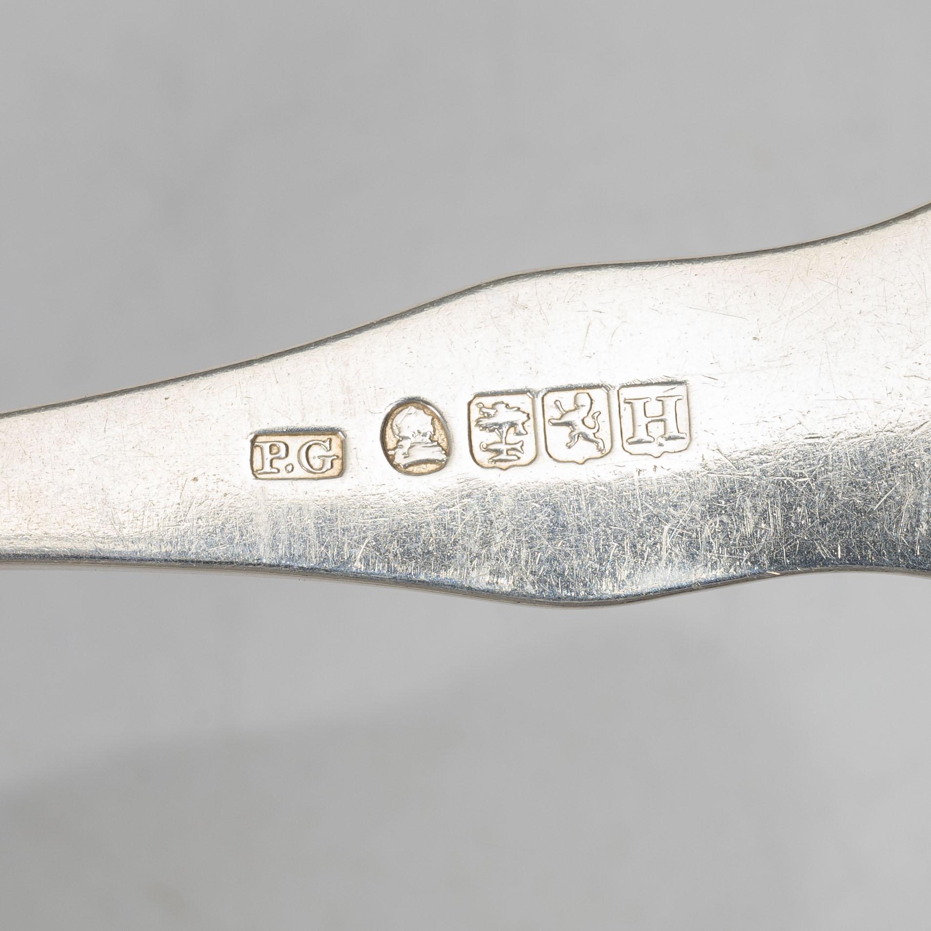 A silver cutlery set, “Kings pattern”, most with mark of Philip Grierson, Glasgow, Scotland, 1826 (22 pieces).