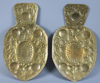 LJUSPLÅTAR, ett par, mässing, 1900-talets första hälft.