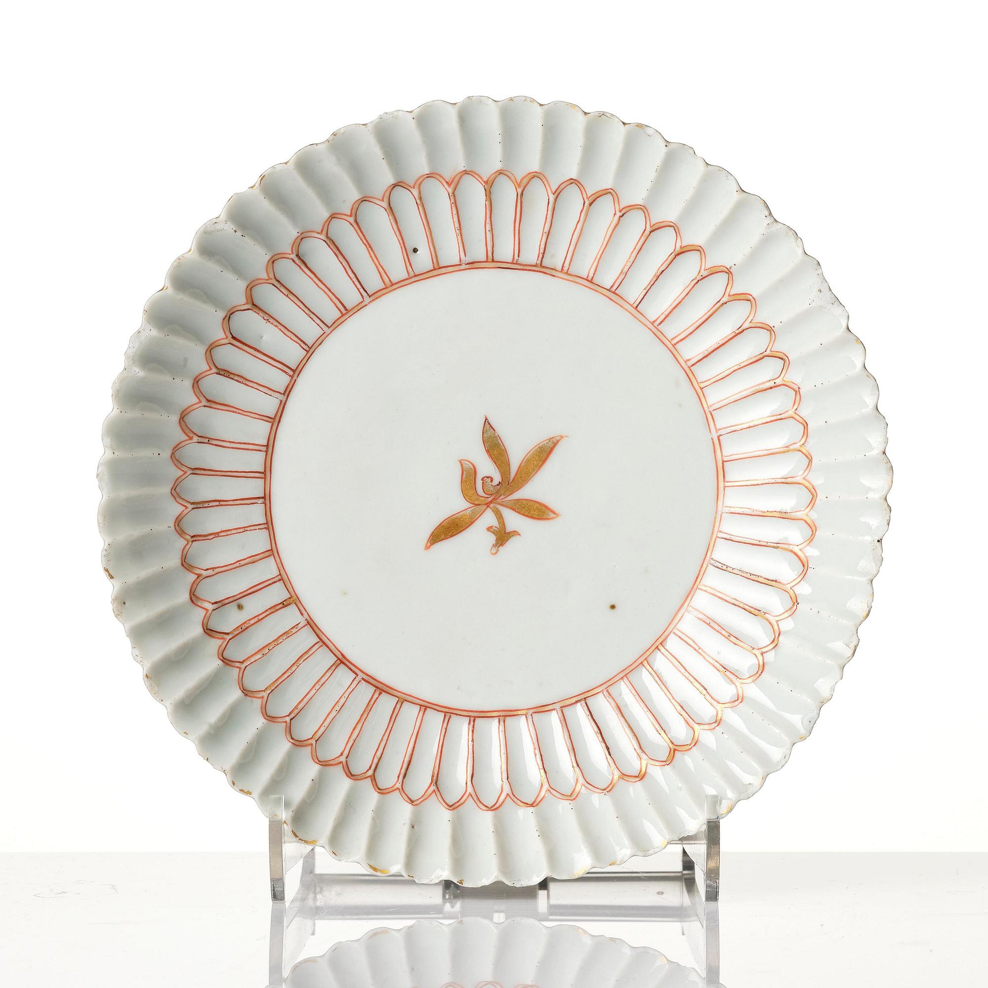 A tea pot with cover and stand, Qing dynasty, 18th century.