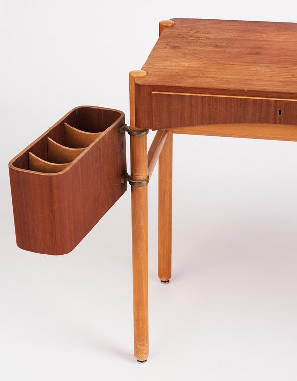 Bertil Fridhagen, a dressing table, model "3-127, from the Ligrett series", Svenska Möbelfabriken Bodafors, 1950s.