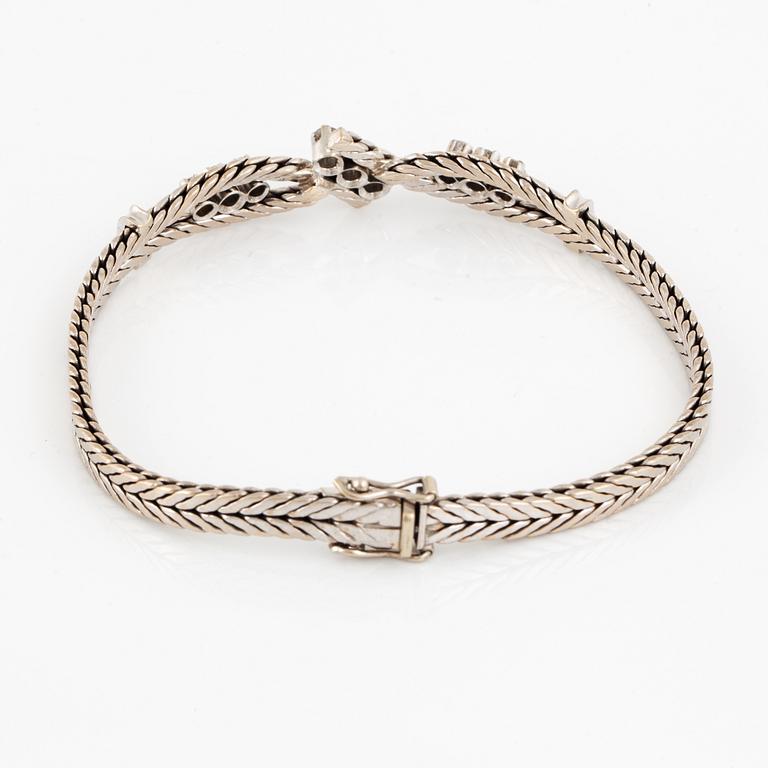 ARMBAND, med briljantslipade diamanter totalt 0.55 ct, importstämplat.
