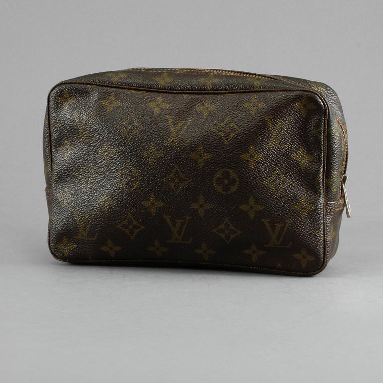 NESSESÄR, "Trousse Toilette 23", Louis Vuitton.