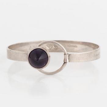 ARVO SAARELA, a silver and amethyst bracelet from Enköping, 1976.