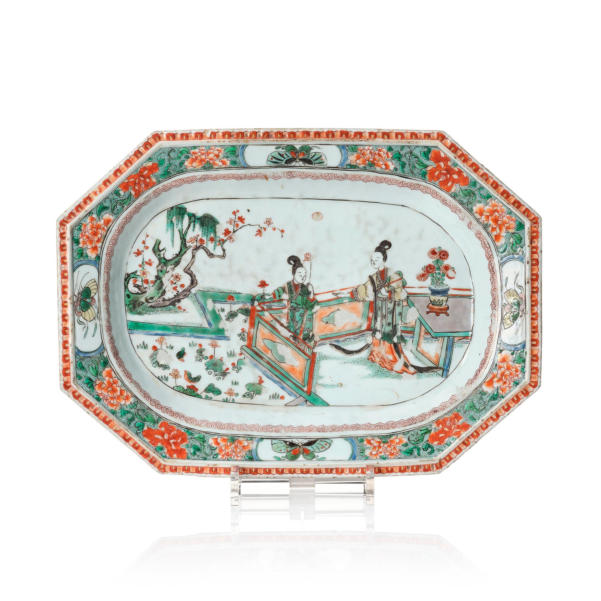 Stekfat, porslin. Qingdynastin, Kangxi (1662-1722).