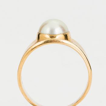 GEORG JENSEN, Ring, 18K guld med mabépärla. Efter 1945.