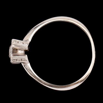 RING, 14 k vitguld, med solitär briljant 0.61 ct W/TC, VS2/S1-2.