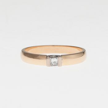 RING, 18K guld, princesslipad diamant, ca 0,10 ct. Vikt 3,6 g. Kultakeskus 2001.