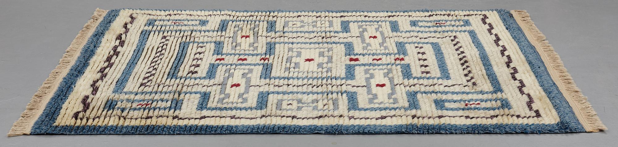 Sigvard Bernadotte, A CARPET, knotted pile, ca 210,5 x 153,5 cm, signed SB.