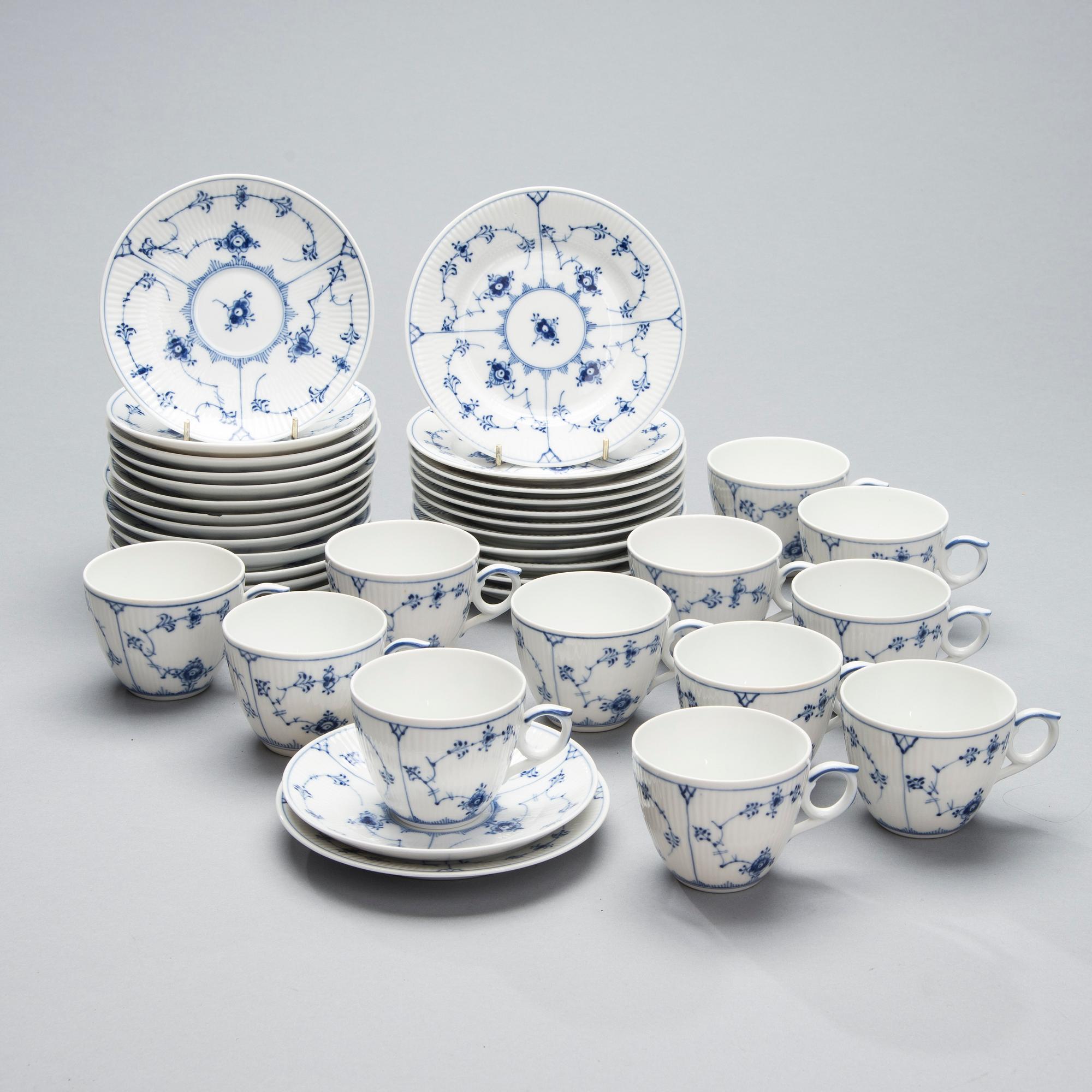 KAFFESERVIS, 30 delar, porslin, "Musselmalet", Royal Copenhagen 1950-60-tal.