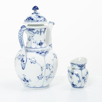 Royal Copenhagen, Service pieces, 16 pcs, Musselmalet, mostly from the second half of the 20th century.