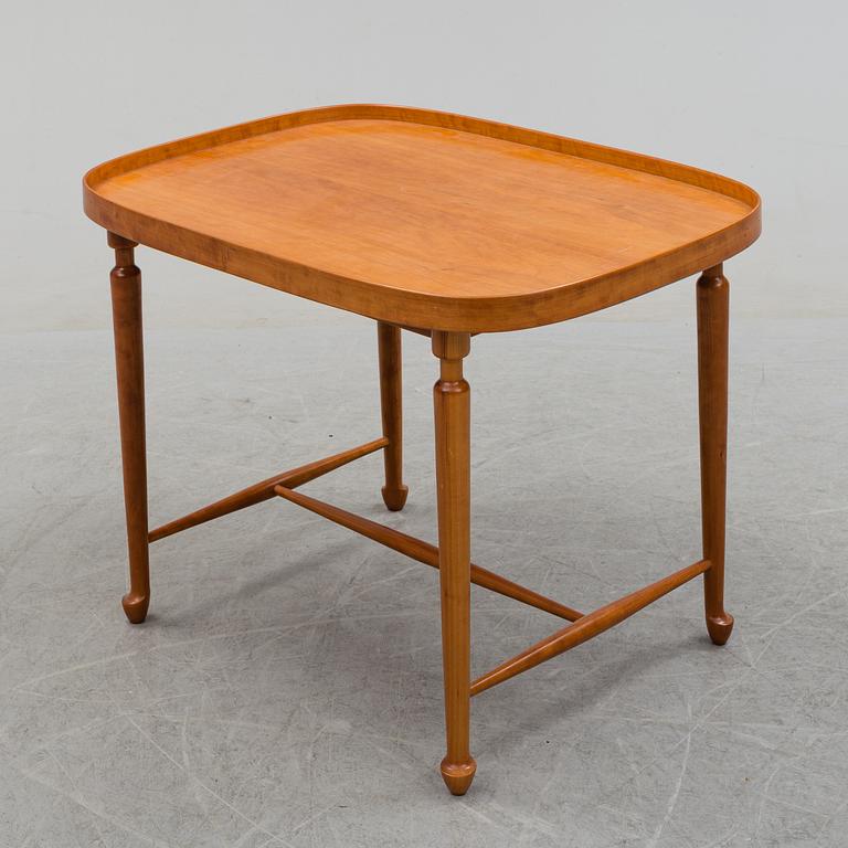 A model 974 mahogany table by Josef Frank, Svenskt Tenn, 1940's/50's.