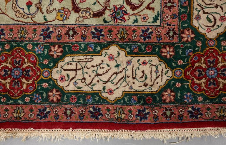 Matto, semi-antique Tabriz, signed ca 335,5 x 256,5 - 261,5 cm.