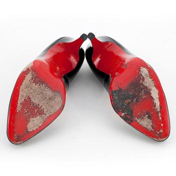 CHRISTIAN LOUBOUTIN, a pair of black patent leather pumps, "Black Jazz". Size 37.