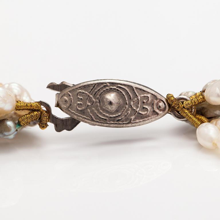 A six-strand pearlcollier with cultured pearls and a metal clasp.