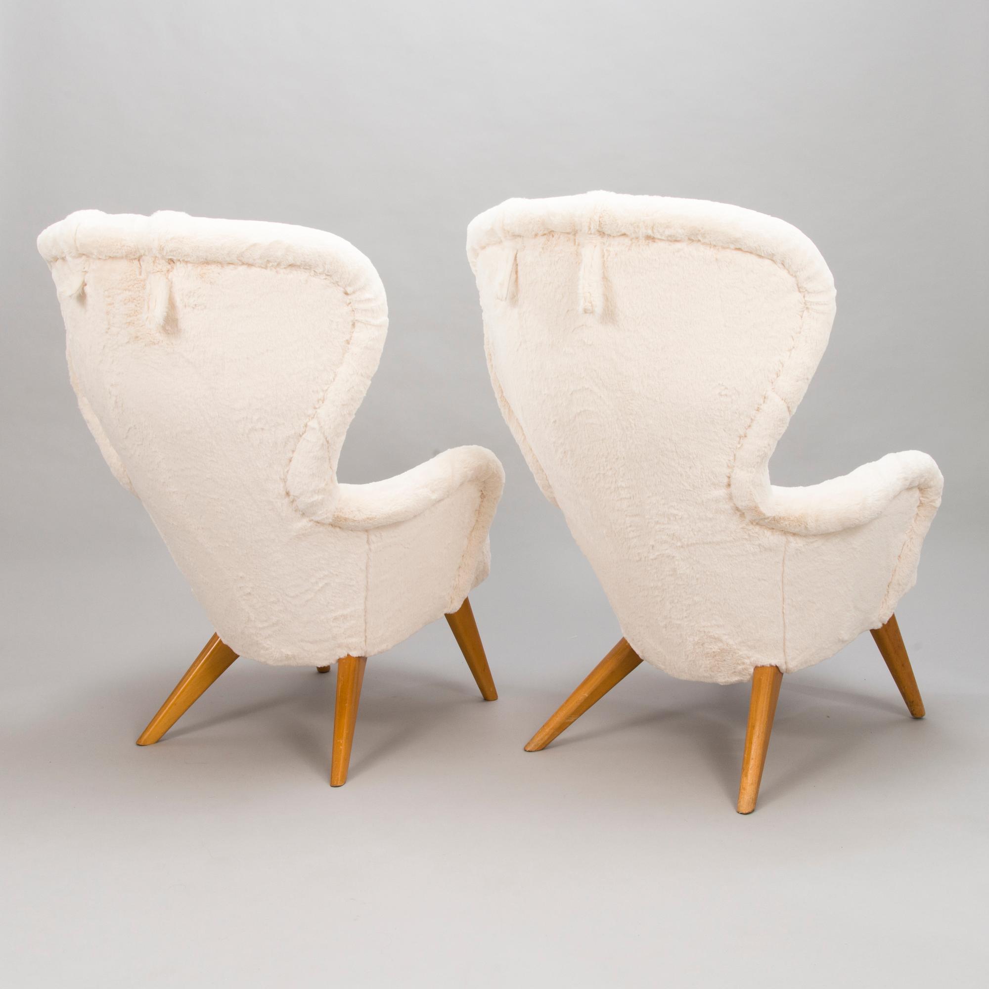 CARL GUSTAF HIORT AF ORNÄS, Two mid-20th century 'Siesta' armchairs for för Puunveisto Oy - Träsnideri Ab.