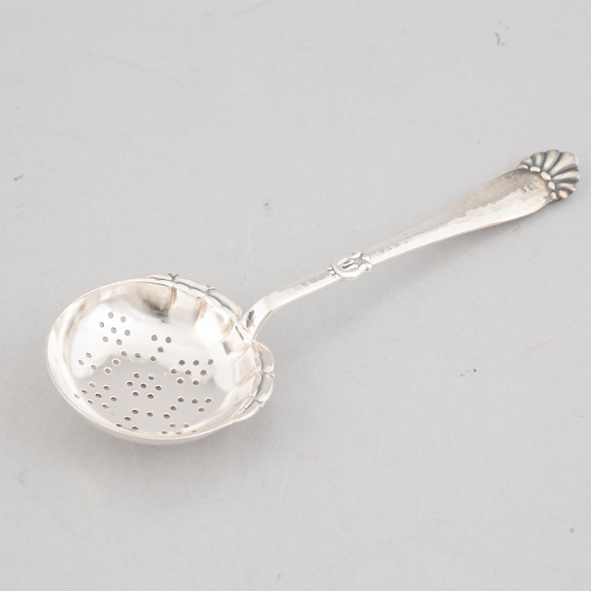 A Swedish Art Déco Silver Sugar Bowl, mark of W.A. Bolin, Stockholm 1933.