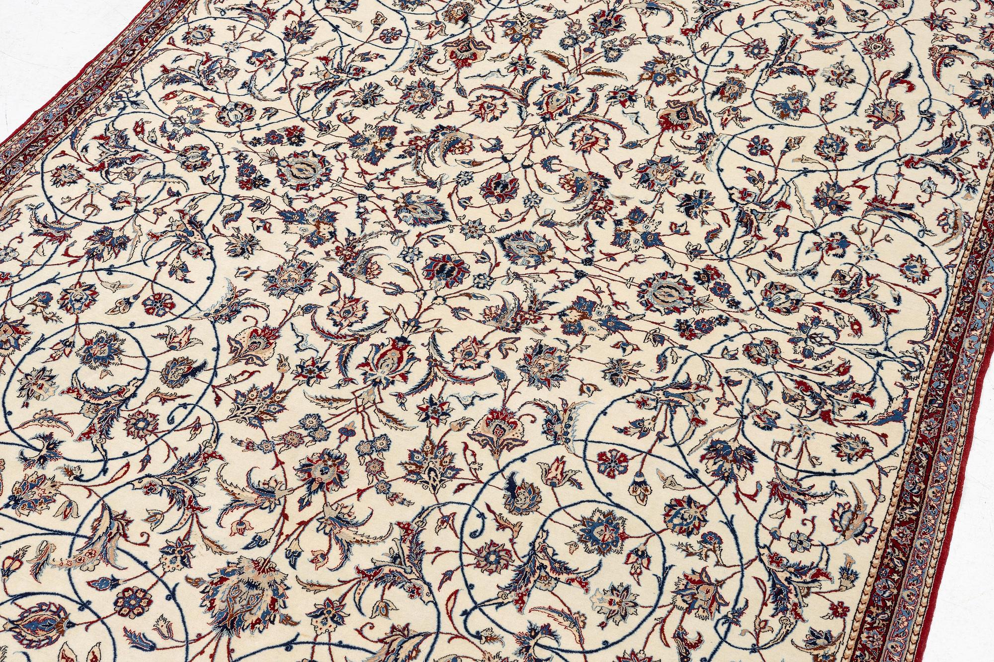 A semi-antique Nain Tuteshk rug, c. 299 x 183 cm.
