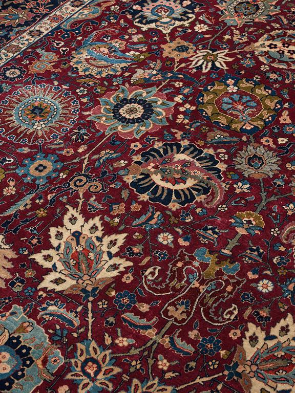 Matto, semi-antique Tabriz, ca 413,5 x 328,5 cm.