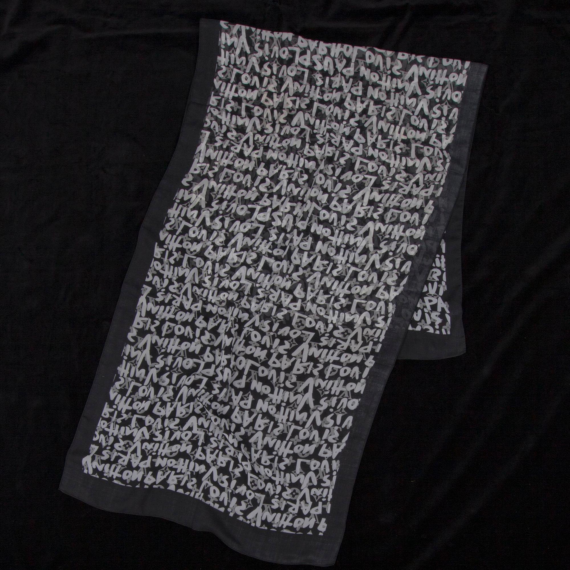 SCARF, Louis Vuitton.