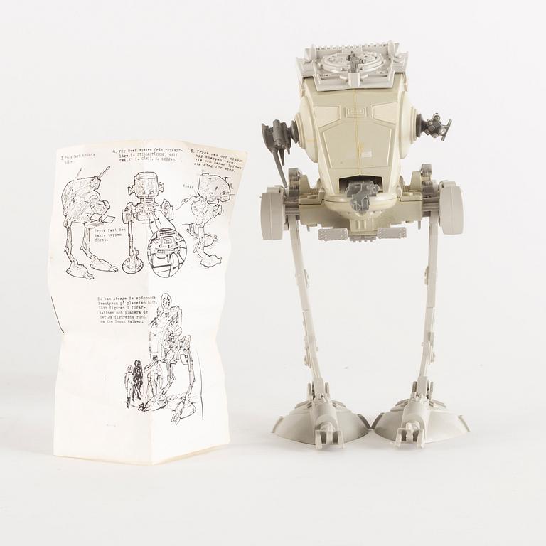 STAR WARS, AT-ST, Speeder bike samt Droids Side Gunner i svensksålda kartonger, 1983-85.