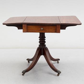 A mahogany table, England, late 19th / early 20th century.