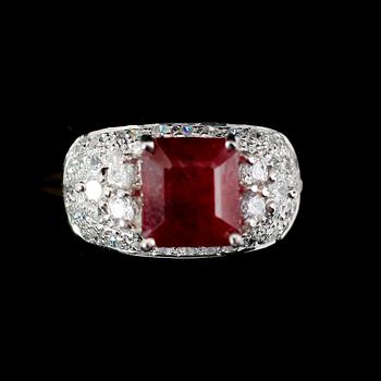RING, silver, rubin ca 5,15 ct, vita safirer, vita zirkoner.