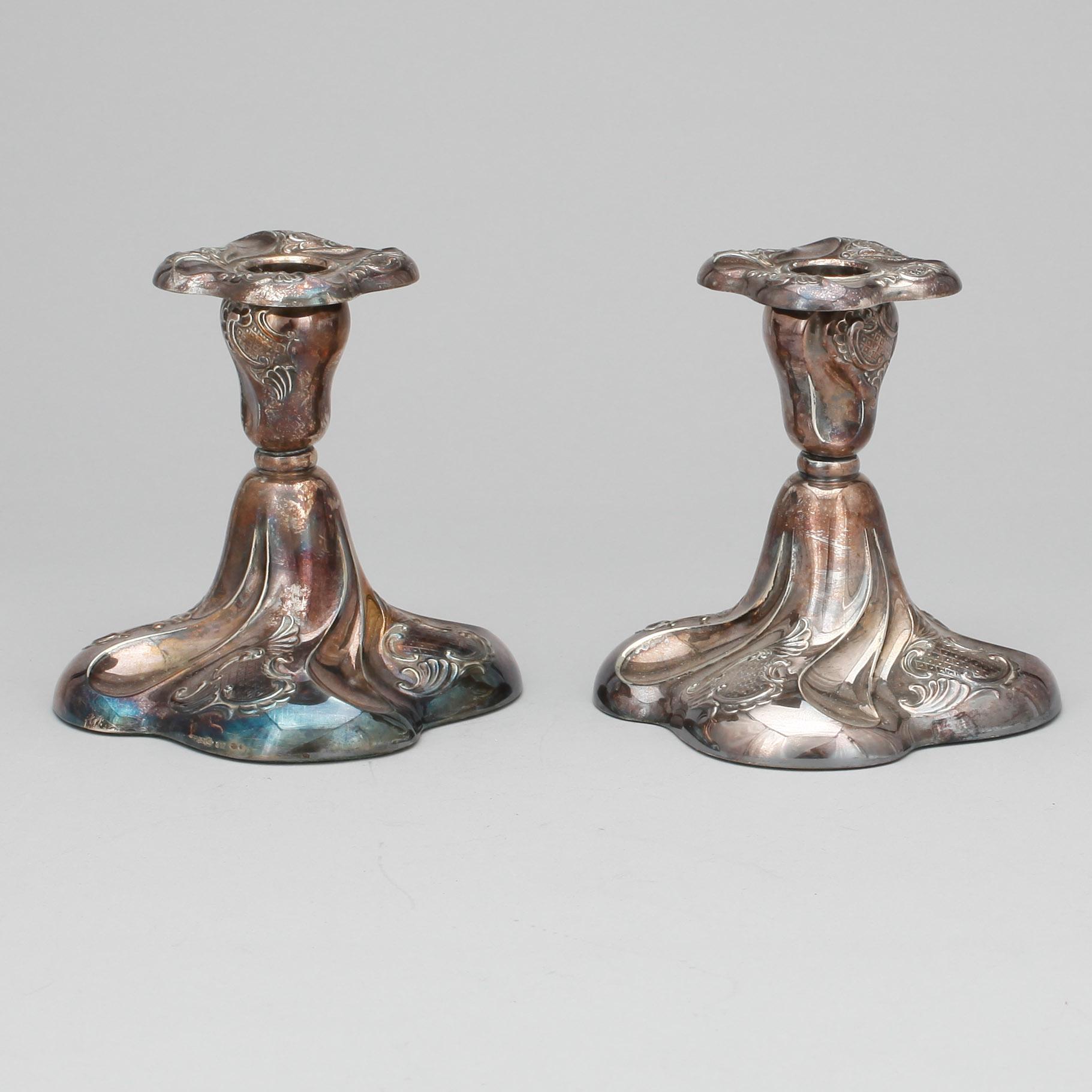 LJUSSTAKAR, ett par, silver, med svenska importstämplar, 1900-talets första hälft.