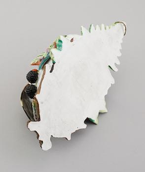 VÄGGVAS, porslin, sent 1800-tal.
