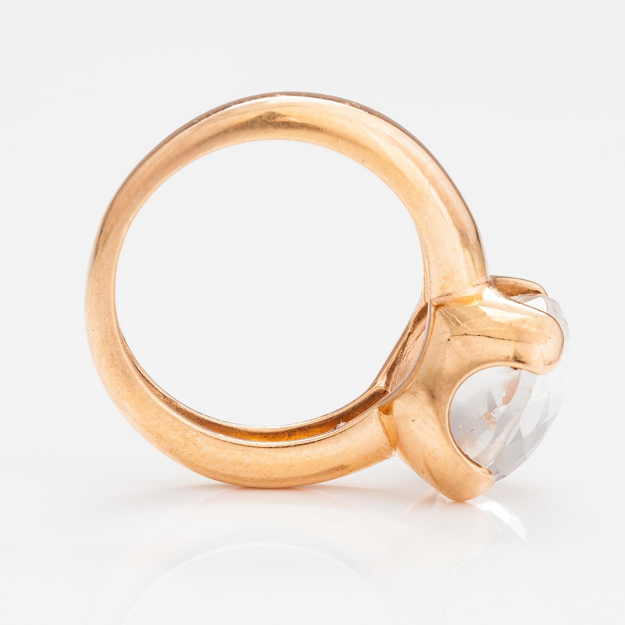 An 18K gold ring with a rock crystal. Le-Gi, Italy.