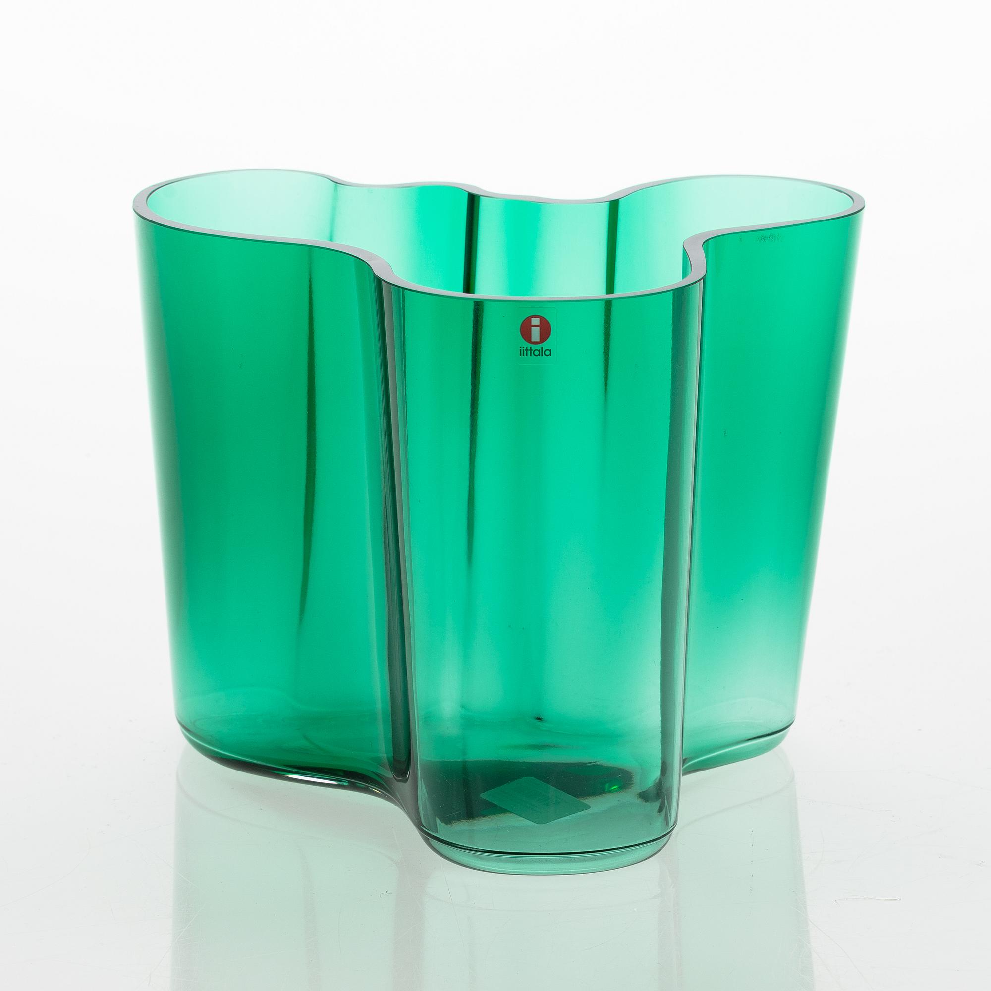 Alvar Aalto, A '3030' vase signed Alvar Aalto. Iittala. - Bukowskis