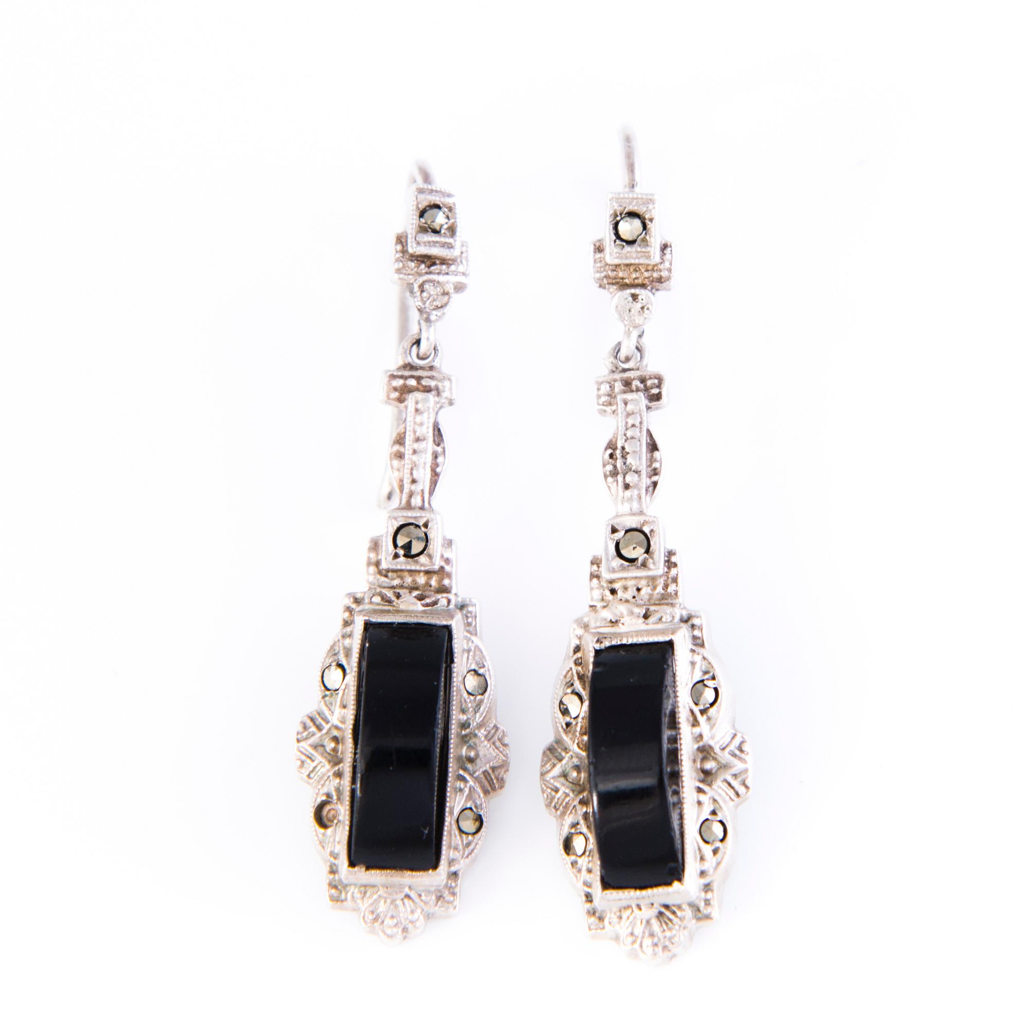 Four Art deco jewelry, ring, pendant necklace and earrings in silver.