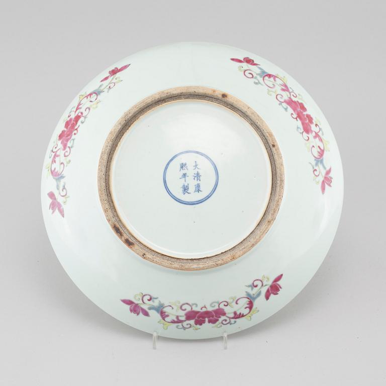 A 19th century Chinese porcelain plate.