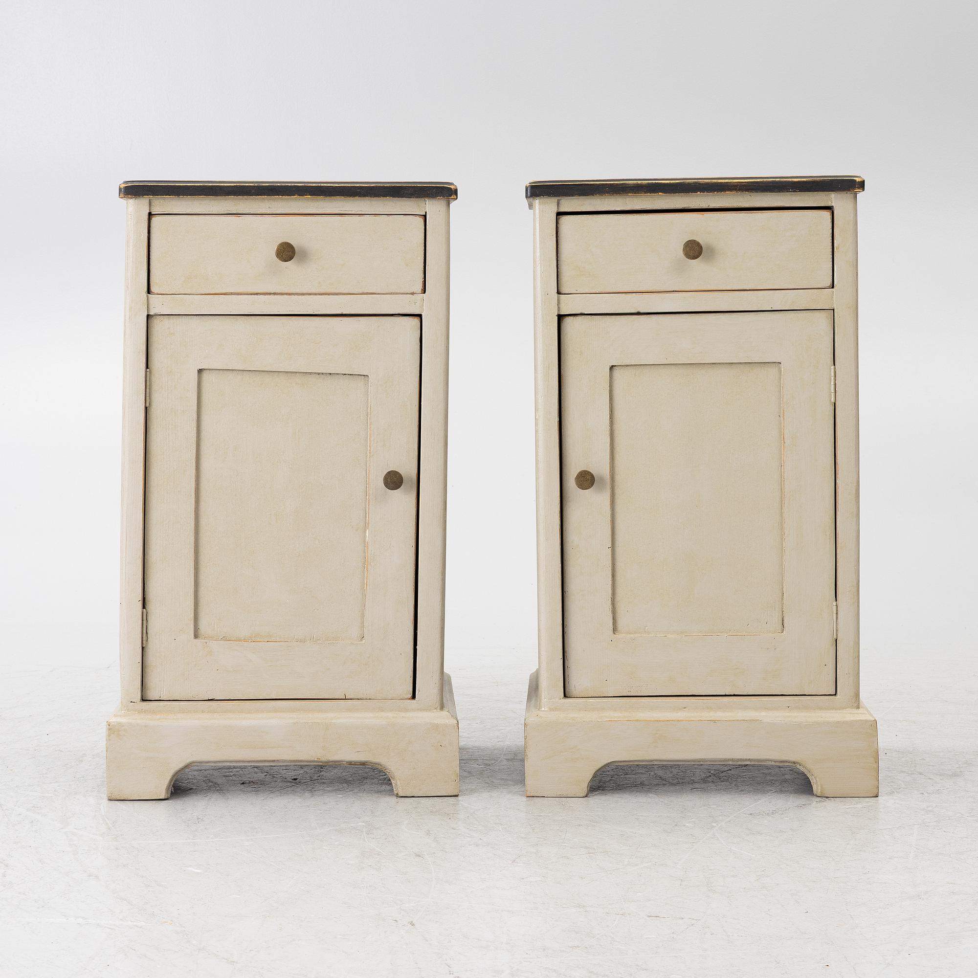 Bedside tables, a pair. Contemporary manufacture.