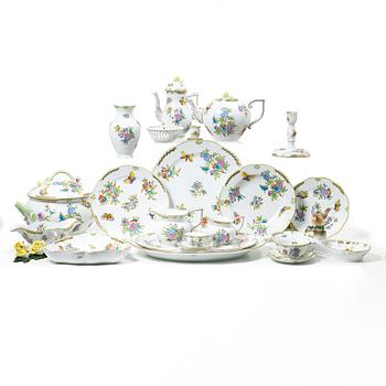 Mat-, kaffe- och teservis, 111 delar, "Queen Victoria", Herend, Ungern.