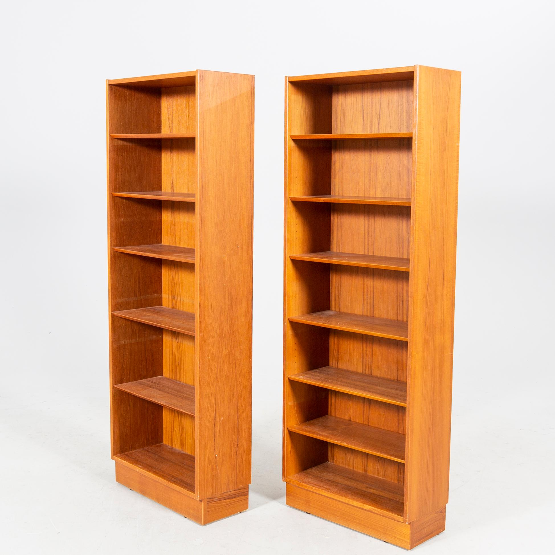 A pair of teak bookshelves Hundevad Denmark 1960/70s.