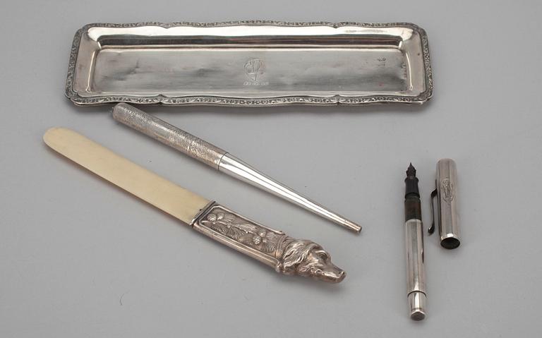SKRIVBORDSSET, 4 delar, silver och ben, Viborg och Helsingfors 1926-36. Tot. vikt ca 160 g.