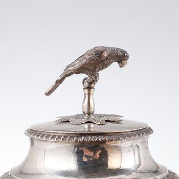 KAFFEKANNA, silver, Jakob Lundberg, Stockholm, 1829. Vikt ca 835 gram.