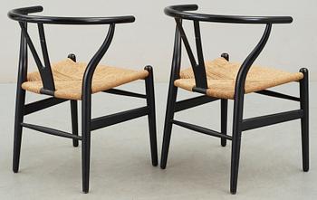 STOLAR, ett par, Y-stolen, Hans J. Wegner, Danmark, formgivna 1950.