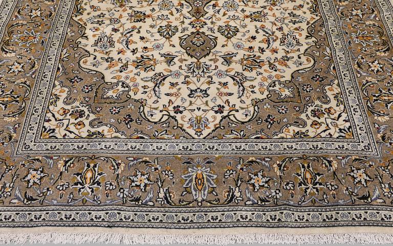 A Keshan carpet, 295 x 199 cm.