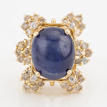 Ring in 14K gold with cabochon-cut sapphire and brilliant-cut diamonds.