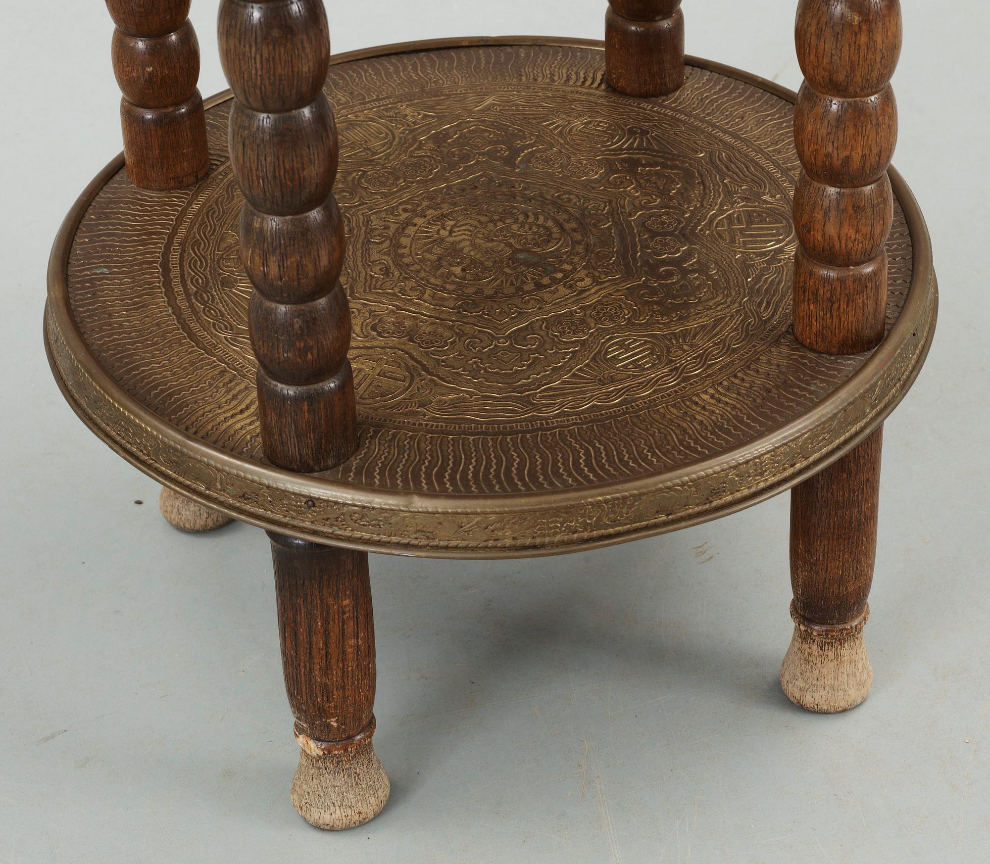 RÖKBORD, orientaliskt, 1900-tal.