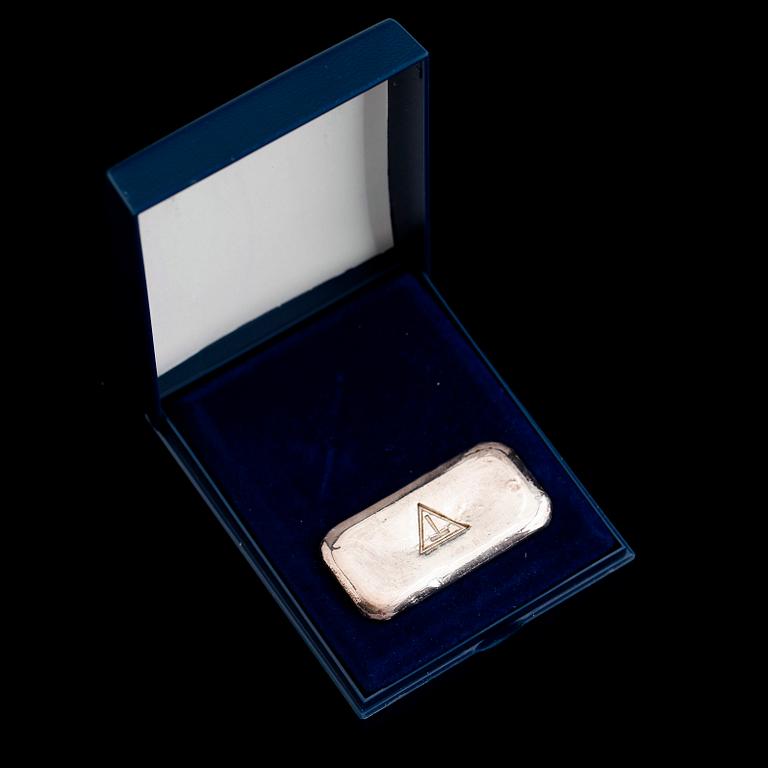 SILVERTACKA, bolidensilver, Jan Lundgren, Stockholm, signerad, 1991. Vikt ca 104 gram.