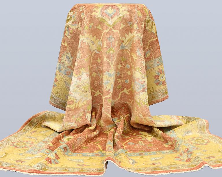 A carpet, Ziegler design, approx. 362 x 274 cm.