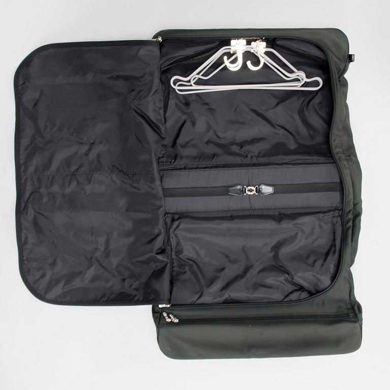 LOUIS VUITTON TAIGA LEATHER AND NYLON GARMENT BAG.